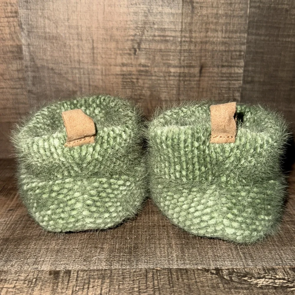 Cozy Green Knit Slippers-size 3-6 months